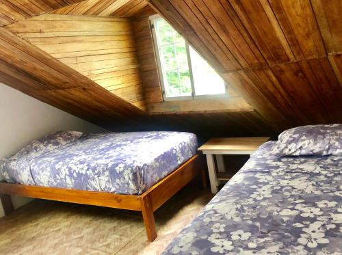 Postel nebo postele na pokoji v ubytování Hotel Santorini