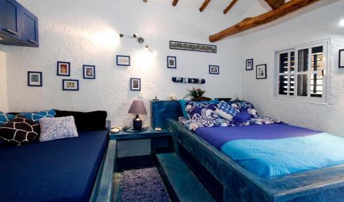 a living room with two beds and a couch at StevieWonderLand Playa El Yaque in El Yaque