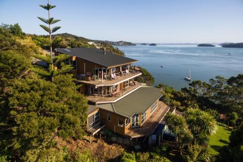 Cliff Edge by the Sea Guest Lodge