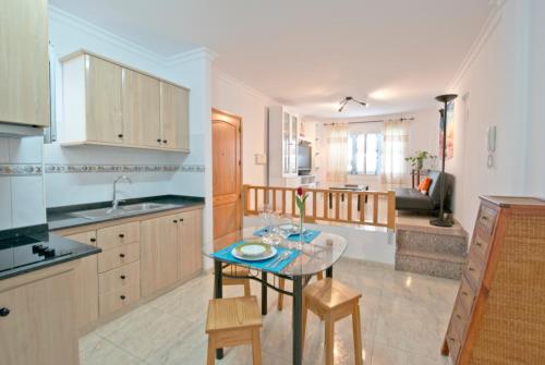 Køkken eller tekøkken på Apartamento vacacional "La casa de la Playa" con wifi y 3 dormitorios