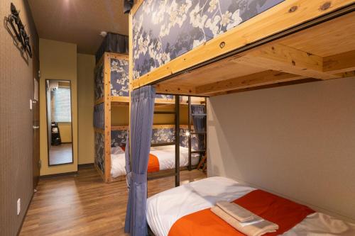 Postel nebo postele na pokoji v ubytování IKIDANE Cozy Hotel Haneda Airport