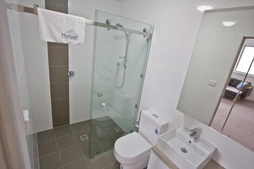 Ένα μπάνιο στο Morisset Serviced Apartments