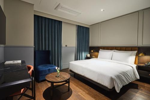 Кровать или кровати в номере Hotel Crescendo Seoul