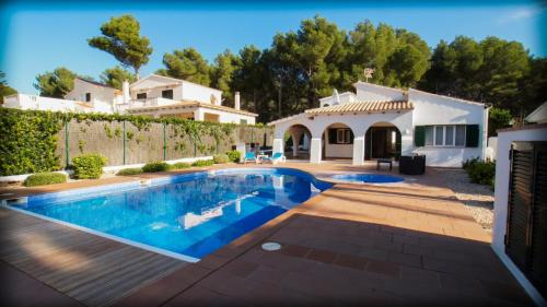Chalet con piscina y jacuzzi (climatizado) para 8 personas, Es ...