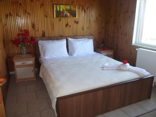 Postel nebo postele na pokoji v ubytování Hamsilos Apart Hotel