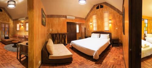 Kama o mga kama sa kuwarto sa Baanpong Lodge
