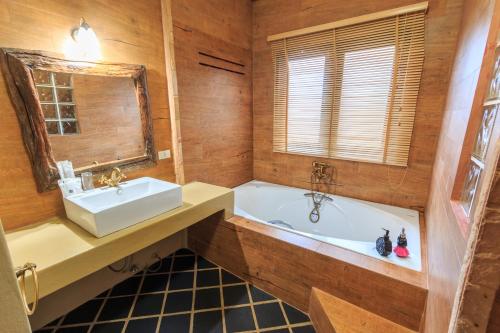 Bathroom sa Baanpong Lodge