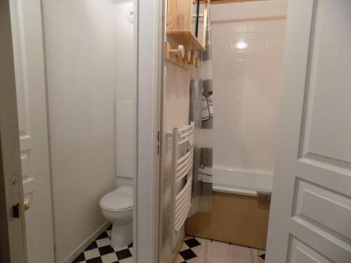 Bilik mandi di Appart 4 p pied des pistes Risoul 1850