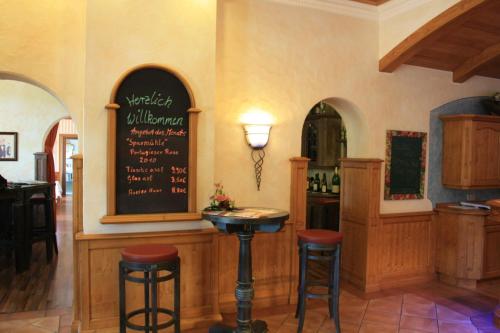 Ο χώρος του lounge ή του μπαρ στο Privathotel Brügges Loui