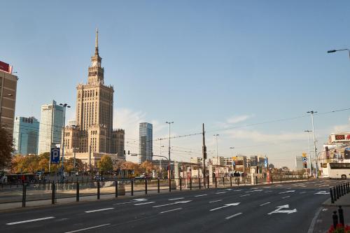 Pemandangan umum bagi Warsaw atau pemandangan bandar yang diambil dari apartmen