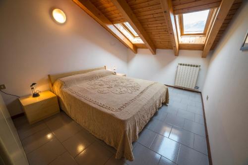 A bed or beds in a room at Appartamento Manuela