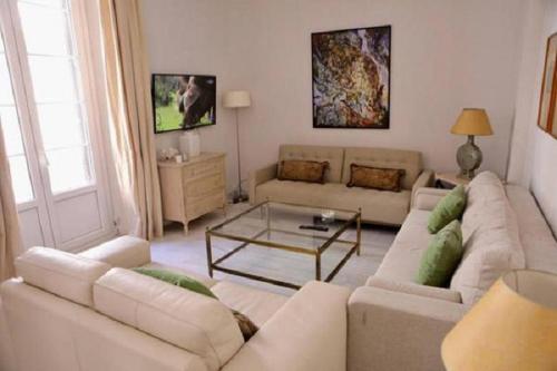 a living room with a couch and a table at Apartamento Mar de Korus in Málaga