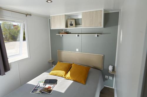 מיטה או מיטות בחדר ב-Càmping Bellsol