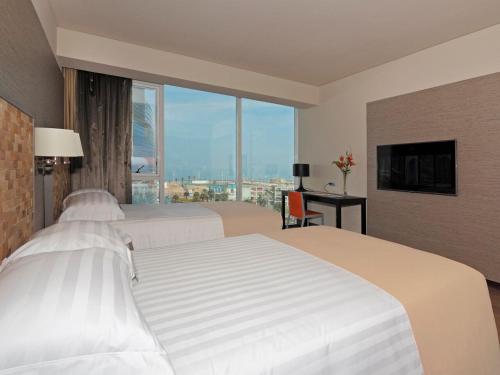 Un pat sau paturi într-o cameră la Hotel Terrado Cavancha