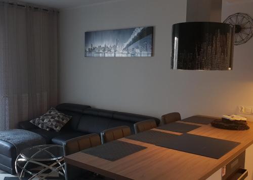 Posedenie v ubytovaní Apartament New York Różana 19