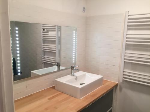 a white bathroom with a sink and a mirror at Studio Indépendant - Quartier Résidentiel in Marseille