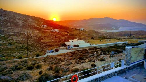 Foto dalla galleria di Mykonos Pro-care Suites ad Áno Merá