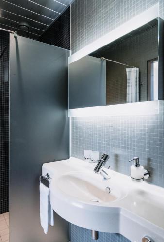 a bathroom with a sink and a mirror at Koljunuki sadam "Veer" Lux accommodation in Ülgase