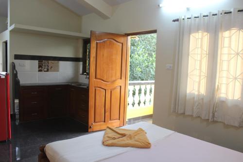 En eller flere senge i et værelse på Dsilva Residence