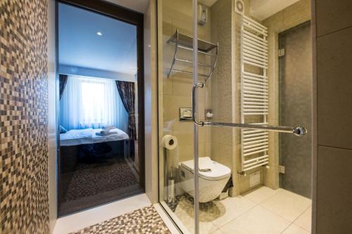 Ванная комната в Eden Grand Resort