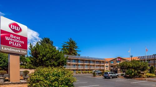 a best western plus sign in front of a building at Best Western Plus Landmark Inn in Lincoln City