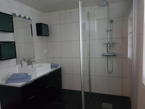 a bathroom with a shower and a sink at At The Lakeside - Villa in Skulestadmo
