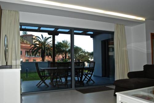 a kitchen and living room with a sliding glass doorktopktop at Casa da Praia in Calheta
