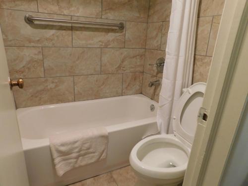 Bilik mandi di Drifter Motel