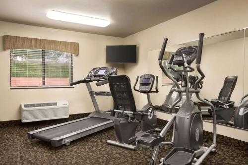 a gym with cardio equipment in a room at Travelodge by Wyndham Brunswick near Fredrick in Brunswick