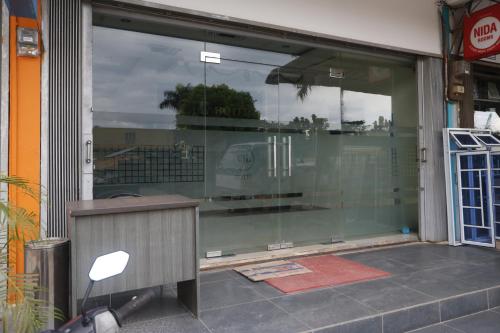 バタム・センターにあるRedDoorz @ Batu Aji Batamのギャラリーの写真