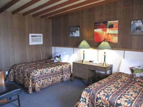 Ліжко або ліжка в номері Blue Mountain Motel