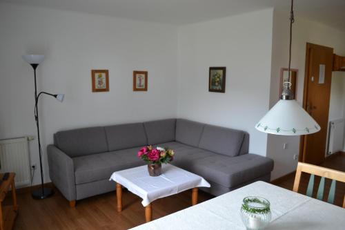 Appartements Ferienwohnungen Alpenblickにあるシーティングエリア