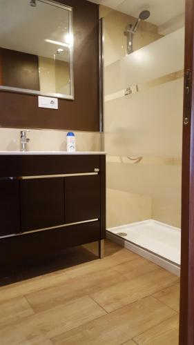 Bathroom sa Hostel Costa Gijon