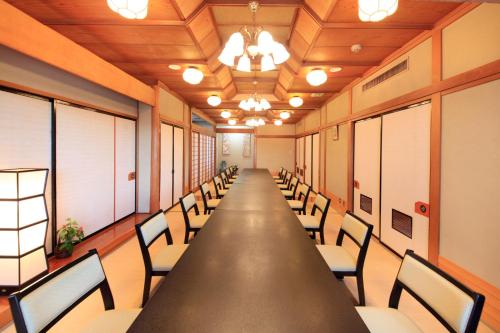 a long conference room with a long table and chairs at Fuji Green Hotel in Fuji