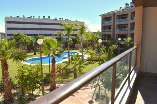 Apartamento Brisas del Arenalの敷地内または近くにあるプールの景色