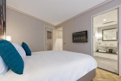 Postel nebo postele na pokoji v ubytování Grand Hotel Valies