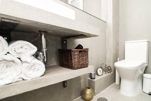 Modern Studio in Embajadores Street by Batuecas