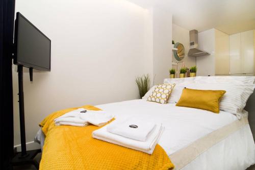 Modern Studio in Embajadores Street by Batuecas