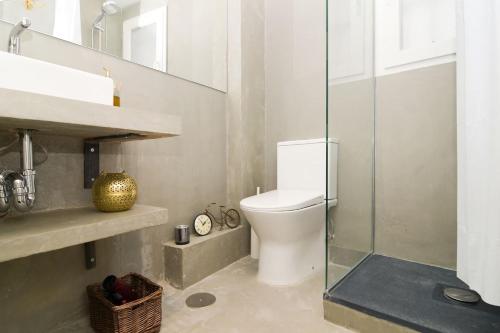 Modern Studio in Embajadores Street by Batuecas