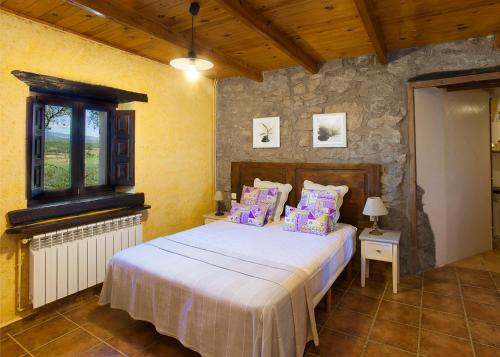 Postel nebo postele na pokoji v ubytování Casa rural Sant Grau turismo saludable y responsable