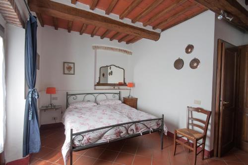 a bedroom with a bed and a dresser at Residenzia Del Sogno in Castellina in Chianti