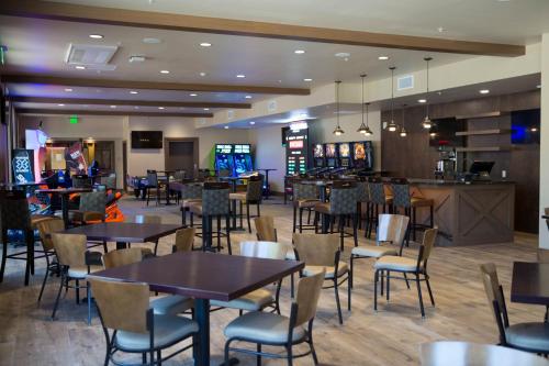 Ein Restaurant oder anderes Speiselokal in der Unterkunft Stein Eriksen Lodge Deer Valley 