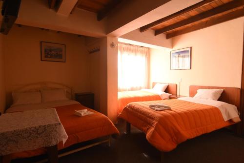 Postel nebo postele na pokoji v ubytování Tambo Cusco Inn