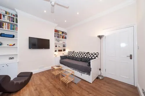 Central London Apartment - Great Location photo 14