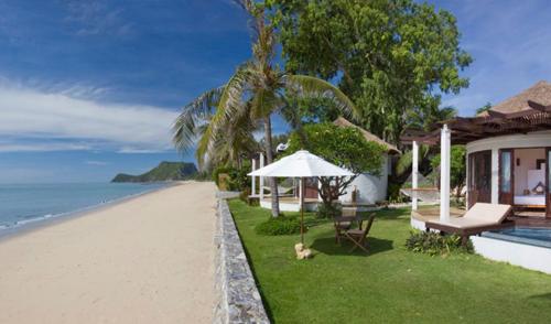 una casa en la playa junto al océano en Aleenta Resort and Spa, Hua Hin - Pranburi SHA Plus, en Pran Buri