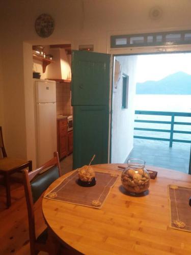 Η κουζίνα ή μικρή κουζίνα στο Drougas' Sea House