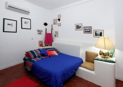 a bedroom with a blue bed and a chair at StevieWonderLand Playa El Yaque in El Yaque