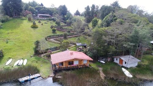 an aerial view of a house next to a river at Hermosa Cabaña en La Cocha-Finca INDIANA in El Encano