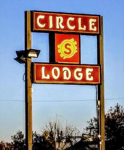Circle S Lodge – Photos 2