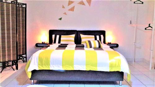 Ein Bett oder Betten in einem Zimmer der Unterkunft Sabandy House B&B